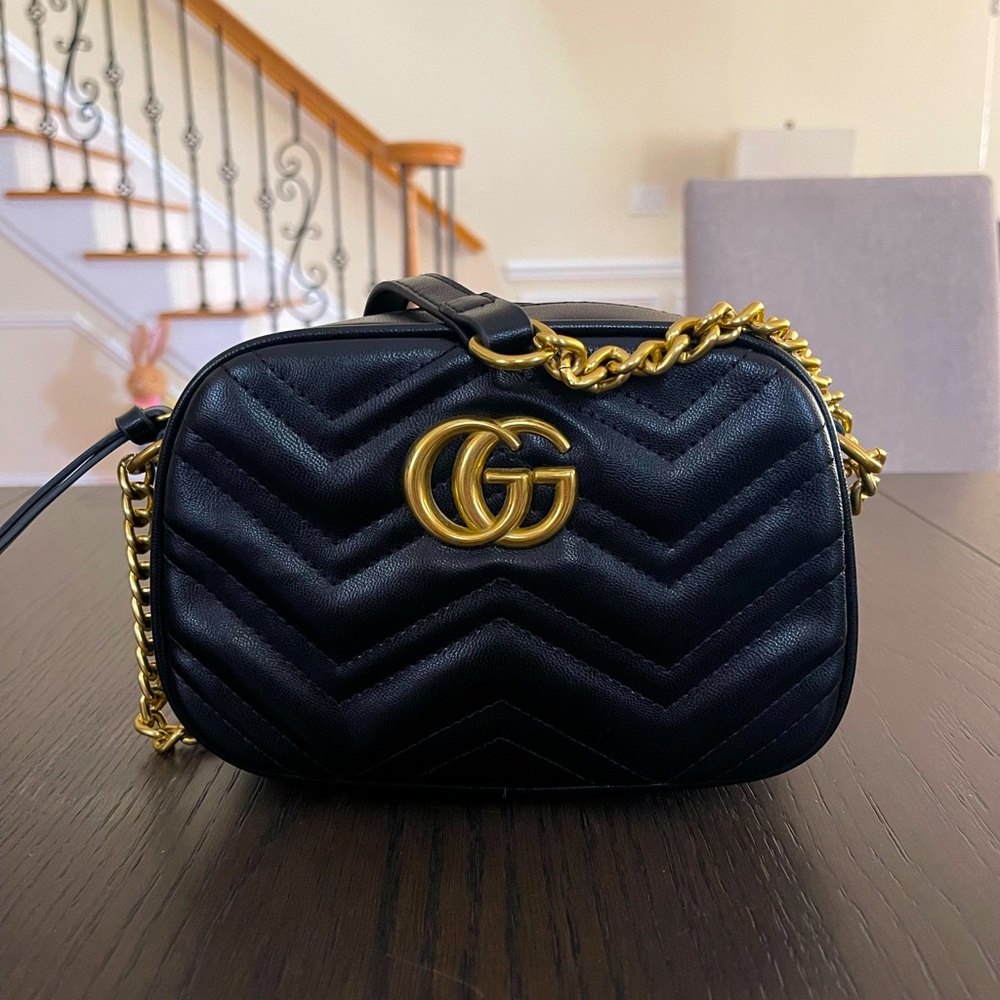 GUCCI
Calfskin Matelasse Mini GG Marmont Chain Shoulder Bag Black